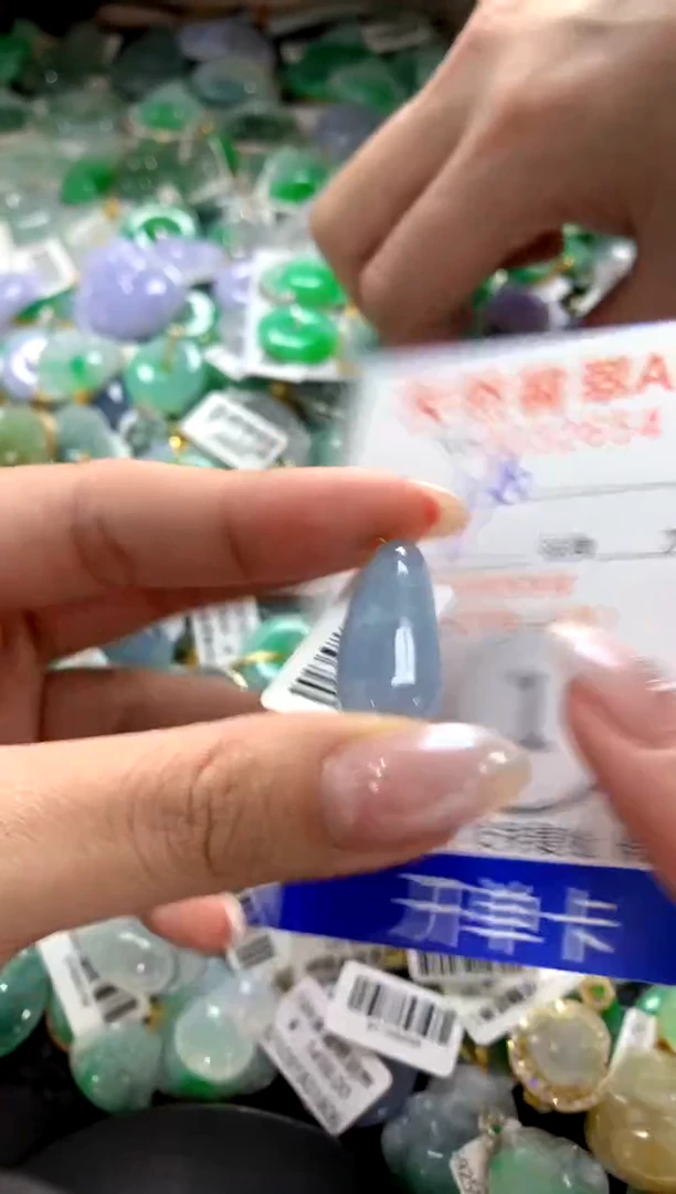颈饰18K金镶嵌翡翠1