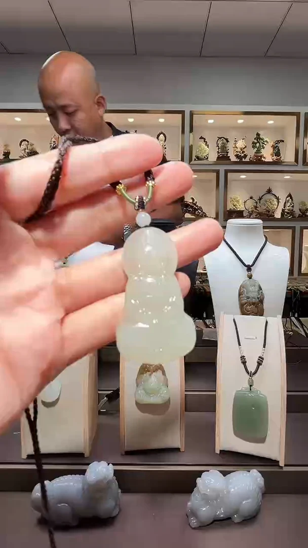 和田玉未镶嵌车挂苏