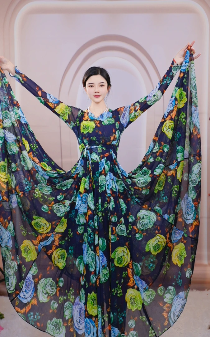 新款《赛里木湖》连衣裙时尚百搭修身气质高档720优雅轻奢