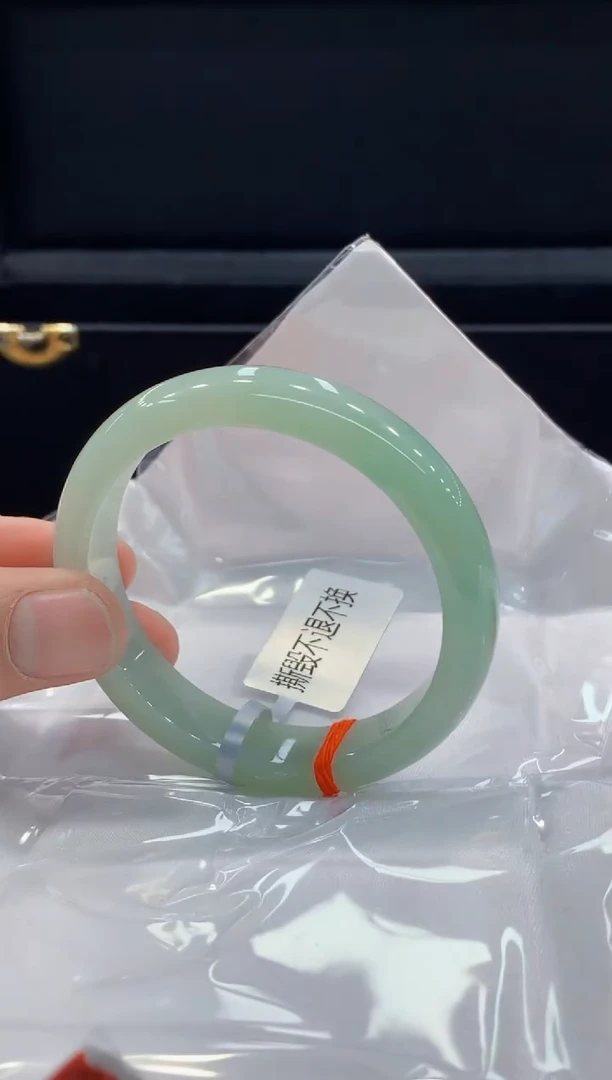 翡翠手镯未镶嵌手镯