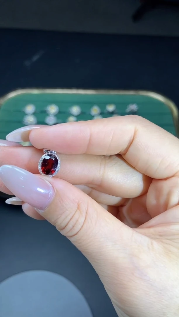 吊坠(不含链)18K金镶嵌石榴石吊坠