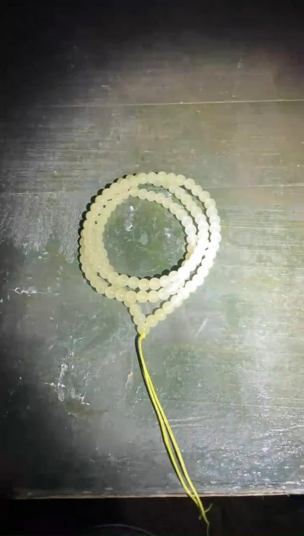 颈饰未镶嵌和田玉项链1件