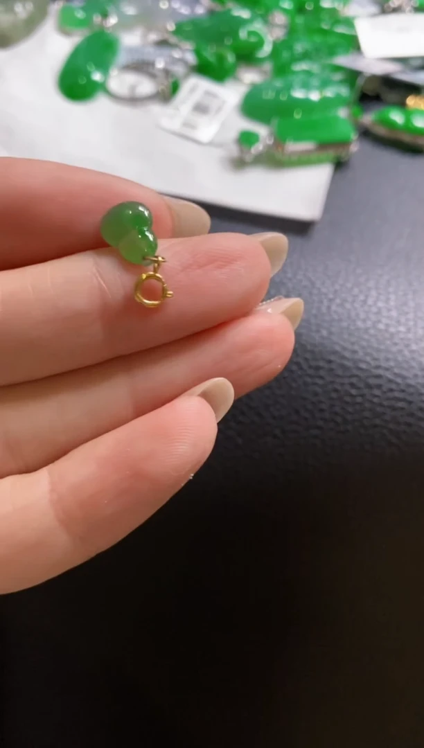 【闪购商品】定制翡翠18K金镶嵌吊坠