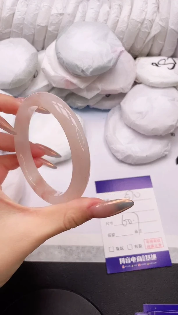 【闪购商品】石英质玉手镯未镶嵌4K570-61