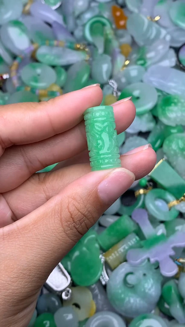 翡翠未镶嵌颈饰天然缅甸翡翠吊坠