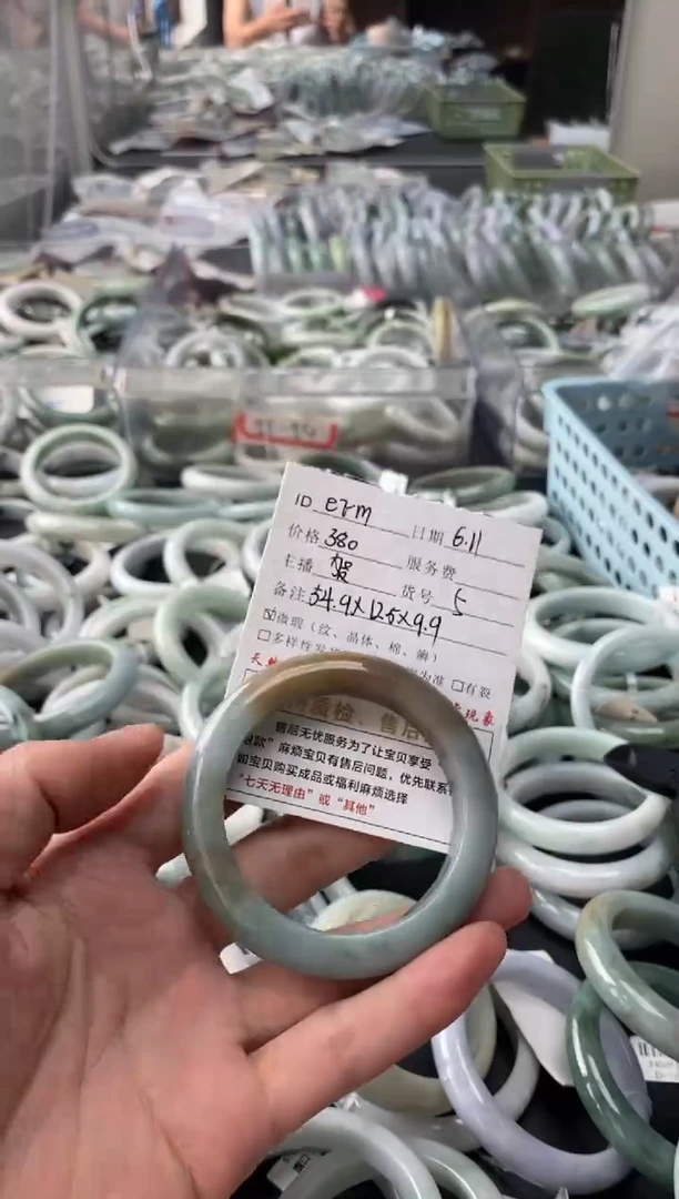 翡翠手镯未镶嵌手镯