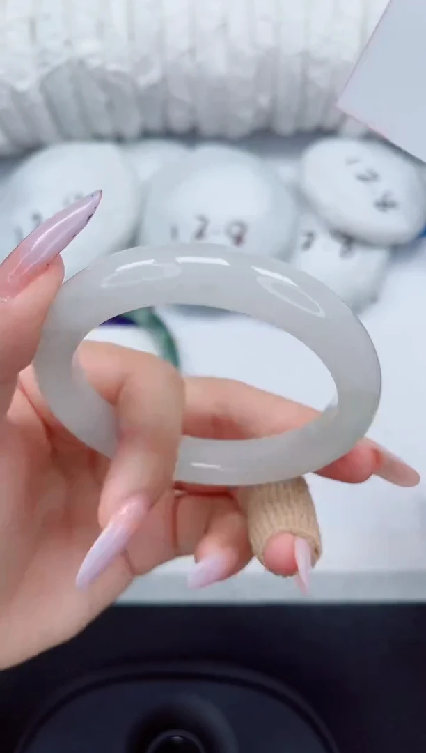 石英质玉手镯未镶嵌8-56/57