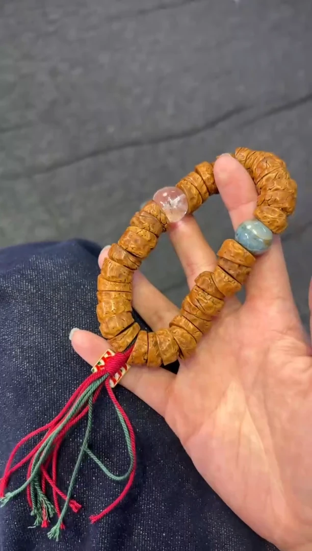 【闪购商品】水晶手链未镶嵌白水晶桃核无相大肠手持