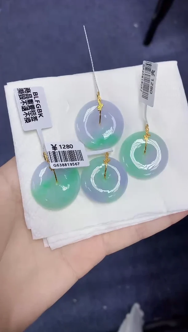 翡翠18K金镶嵌颈饰天然缅甸翡翠A货多样性发其一