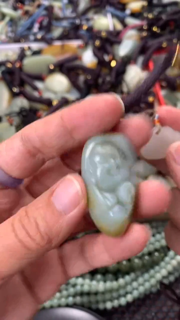 【闪购商品】和田玉颈饰未镶嵌多样性发货没有证书拍一发一有瑕