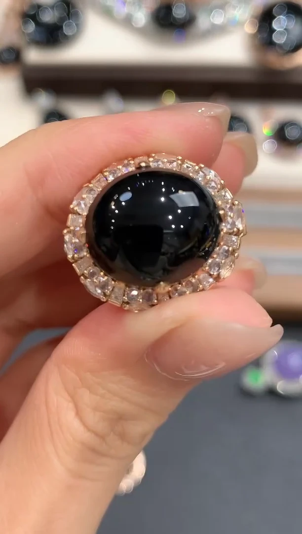 18K金镶嵌戒指翡翠一**?q133