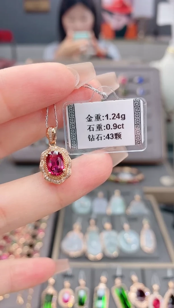 颈饰18K金镶嵌碧玺0.9