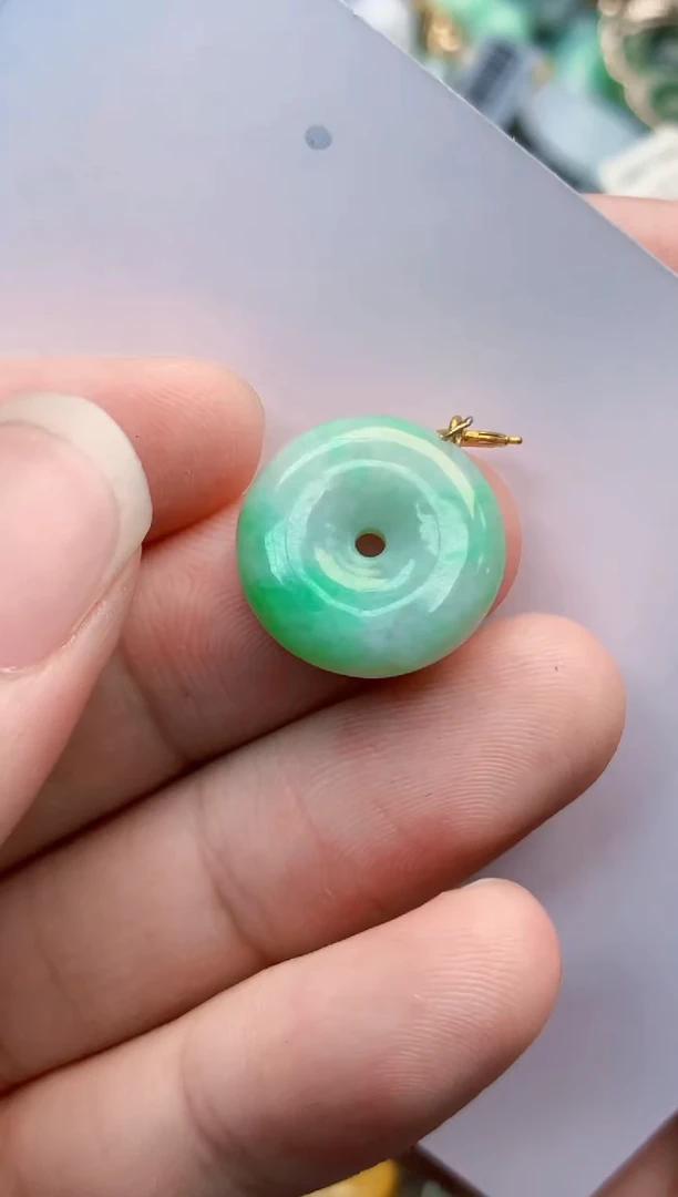 翡翠未镶嵌吊坠(不含链)1