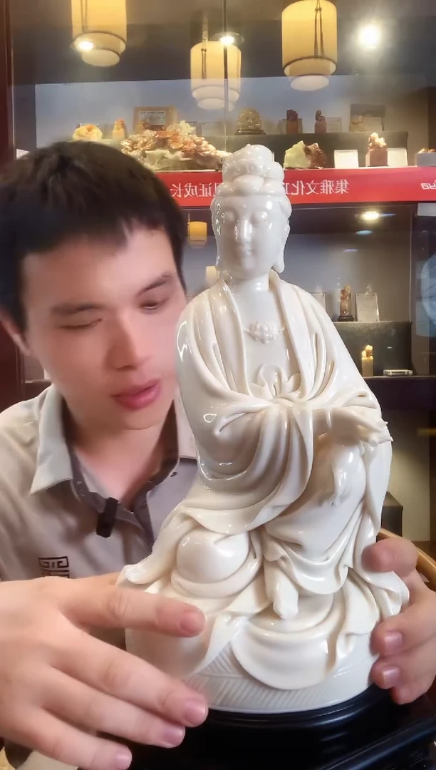 德化白瓷郑建冰老师的坐蒲团持经观音