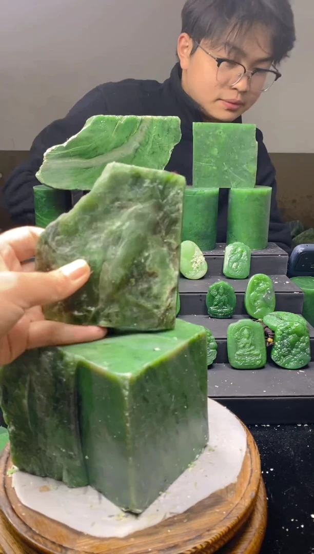 未镶嵌和田玉（碧玉）珠宝半成品1