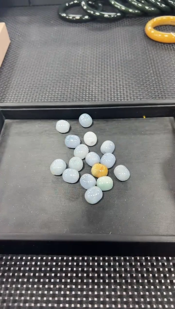 翡翠挂件未镶嵌（多样性发一件）