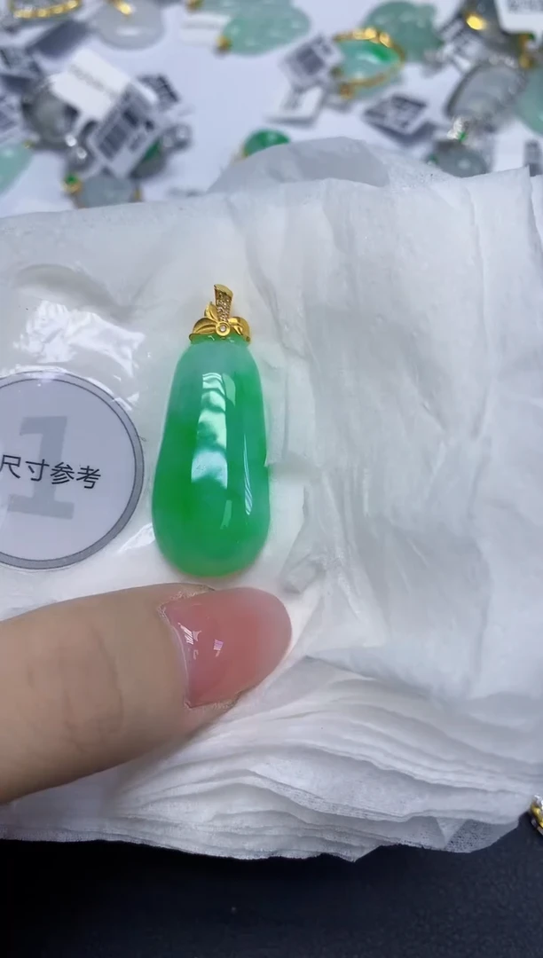 颈饰18K金镶嵌翡翠天然缅甸翡翠A货多样性发一件
