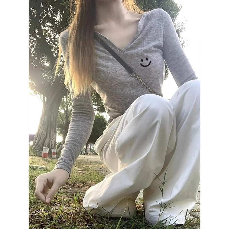 2025新款洋气女装秋正肩设计感长袖t恤女士v领休闲风舒适上衣服