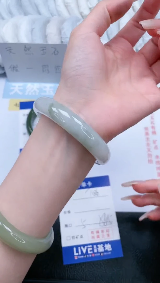 【闪购商品】石英质玉手镯未镶嵌T186-56.5