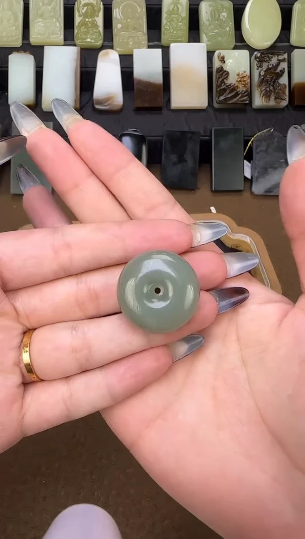 和田玉未镶嵌颈饰吊坠