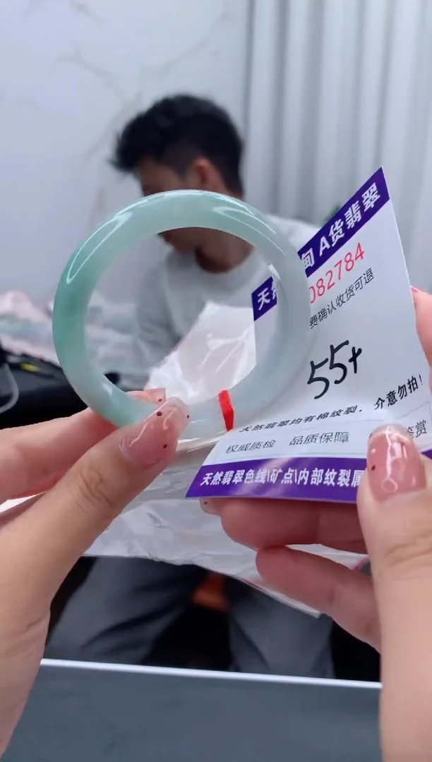 未镶嵌手镯翡翠有纹，完美者勿拍