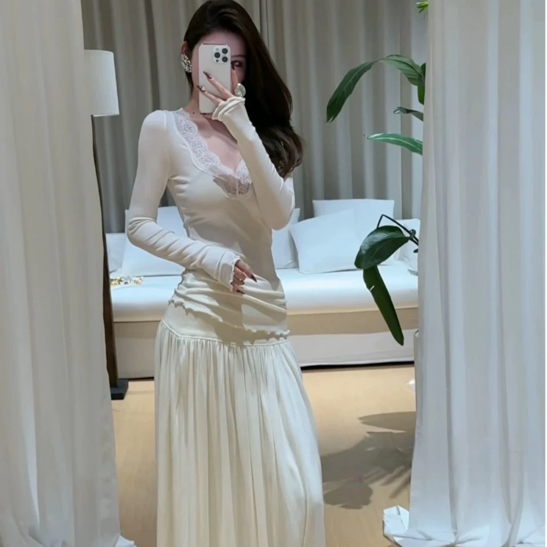 纯欲风蕾丝拼接V领长袖T恤女秋冬设计感气质修身短款内搭打底上衣