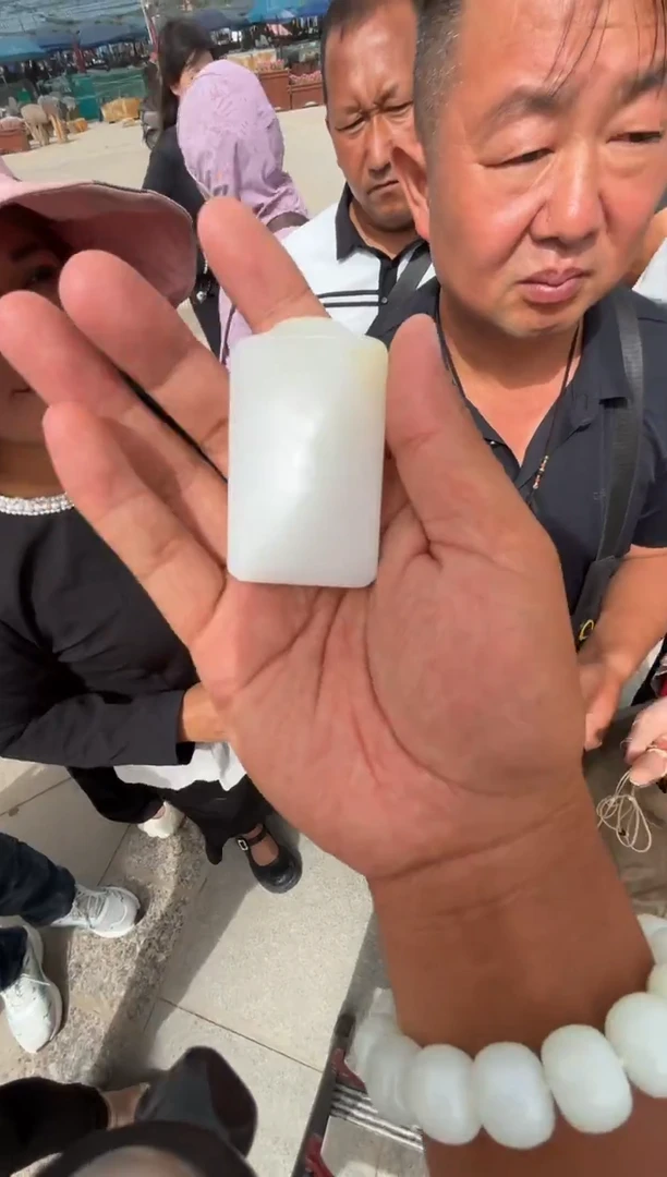 未镶嵌和田玉（糖玉）挂件和田玉