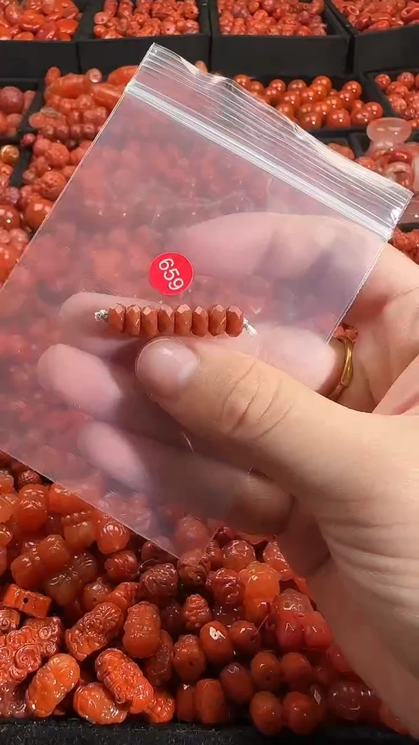 颈饰未镶嵌南红玛瑙1