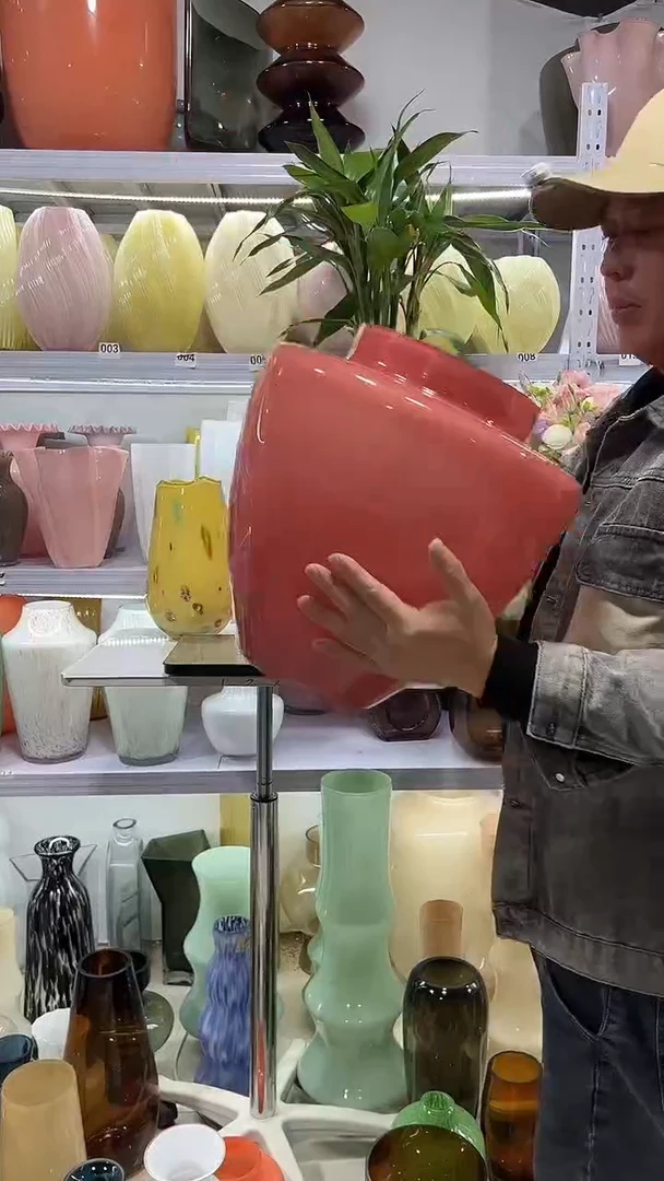 西瓜红花瓶......