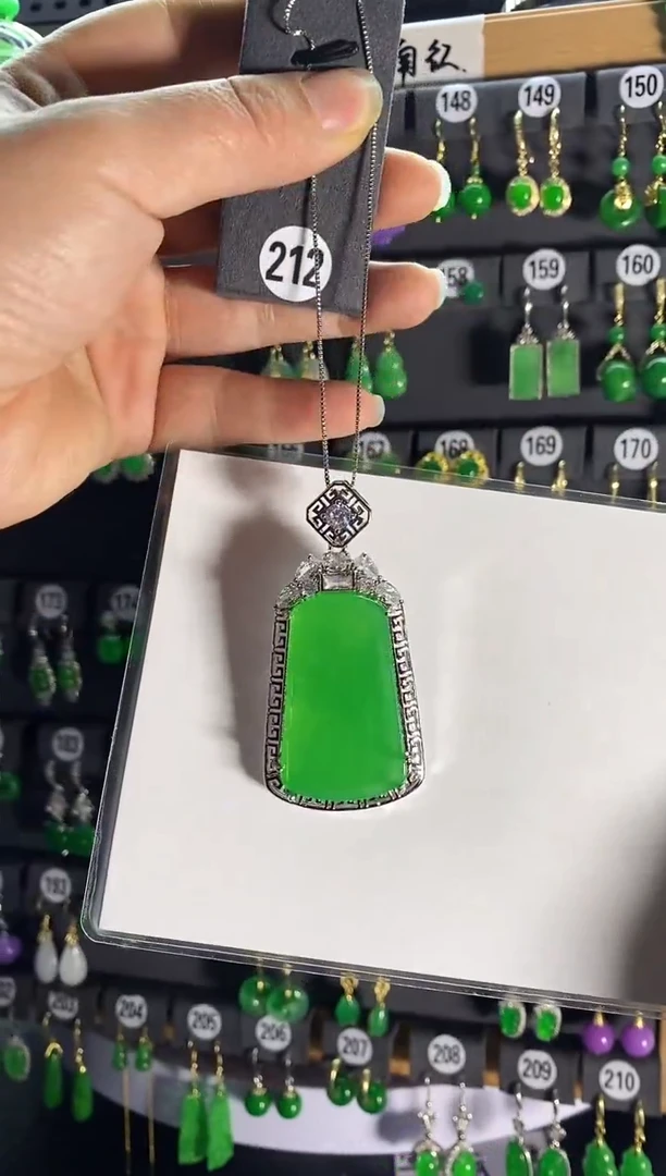 【闪购商品】翡翠耳饰银S925镶嵌212...