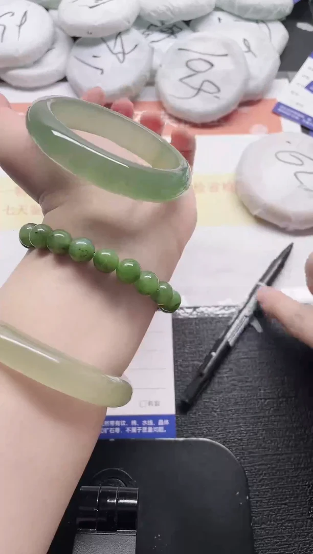 未镶嵌手镯石英质玉160-56