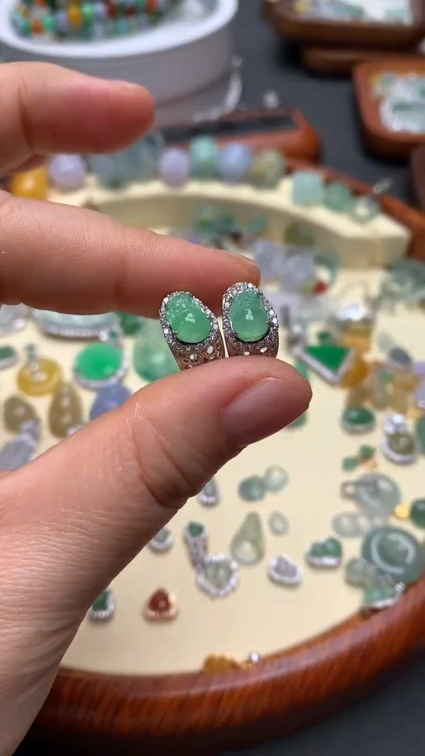 【闪购商品】翡翠耳饰银S925镶嵌翡翠镶嵌貔貅耳包