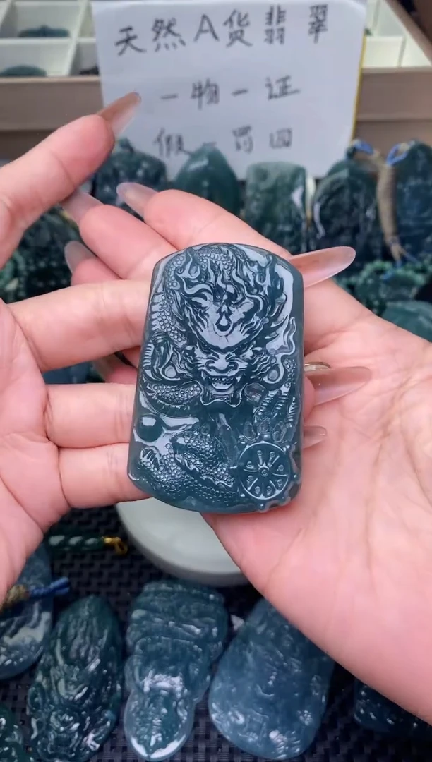 翡翠未镶嵌颈饰