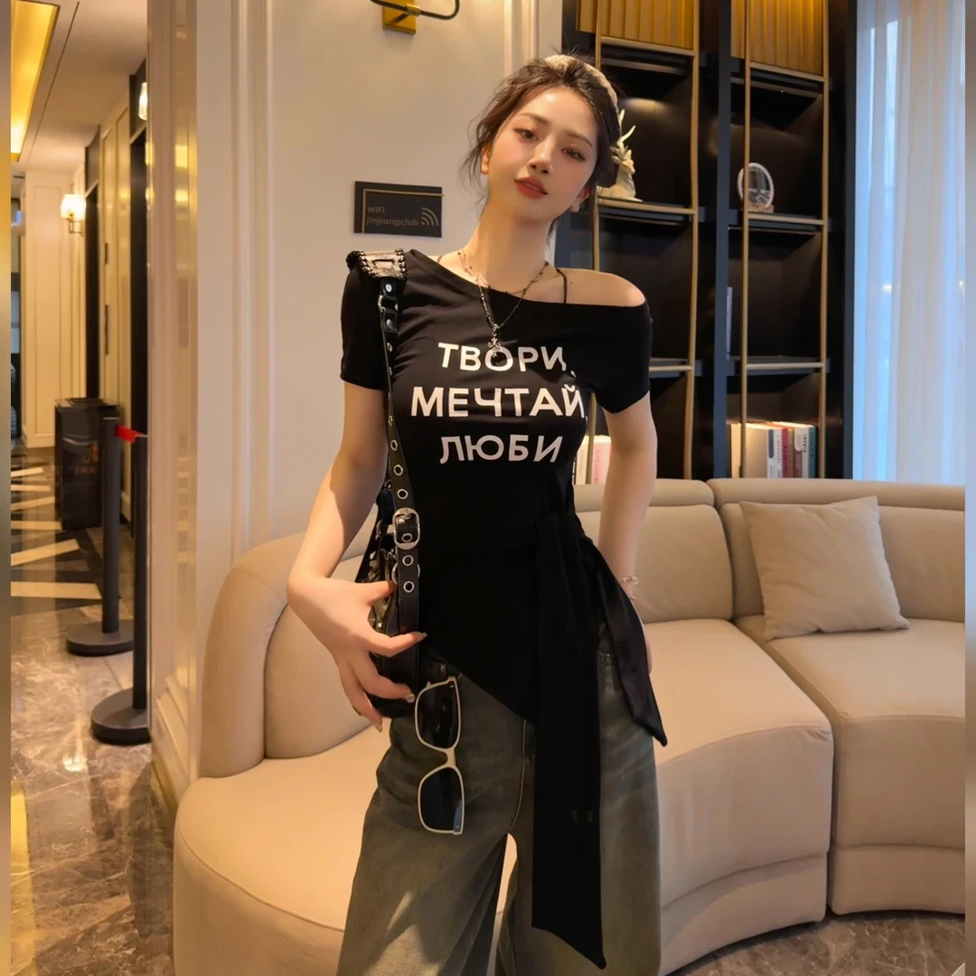 2025夏季辣妹纯欲气质绑带一字领短袖T恤女爆款收腰显瘦露肩上衣