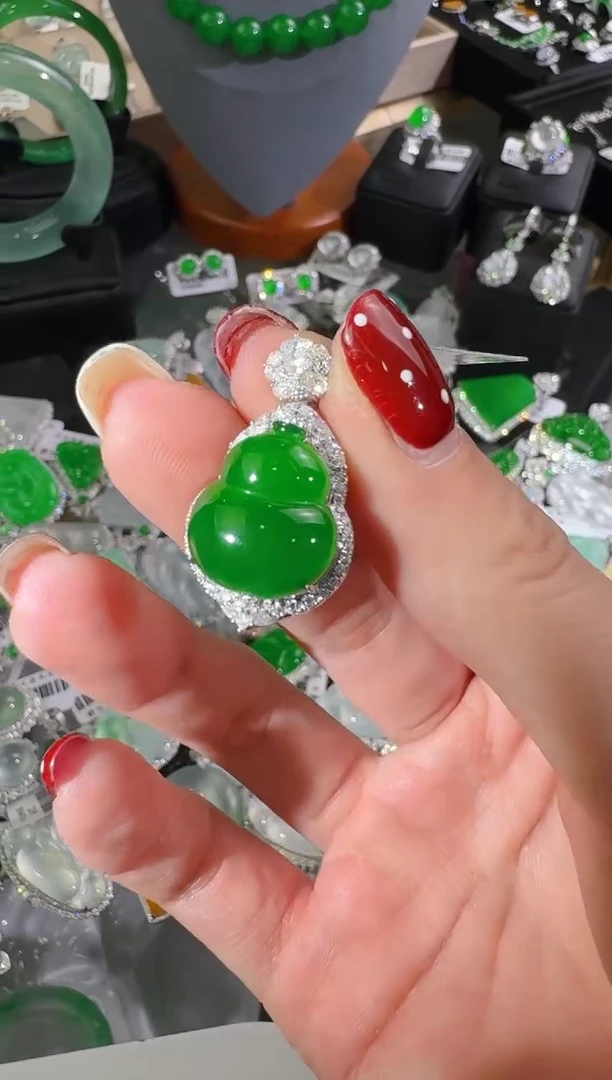 【闪购商品】翡翠颈饰18K金镶嵌葫芦