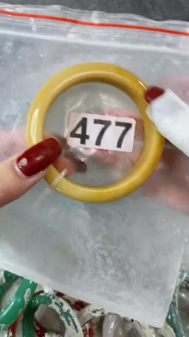 【闪购商品】石英质玉手镯未镶嵌58+477