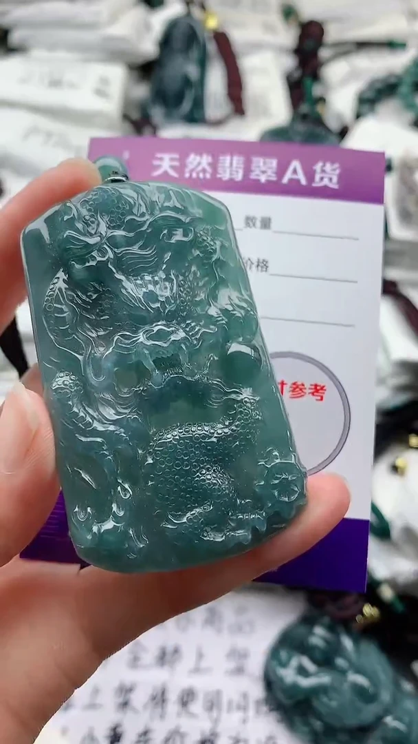 翡翠未镶嵌颈饰8