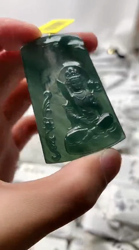 翡翠未镶嵌颈饰虚空藏