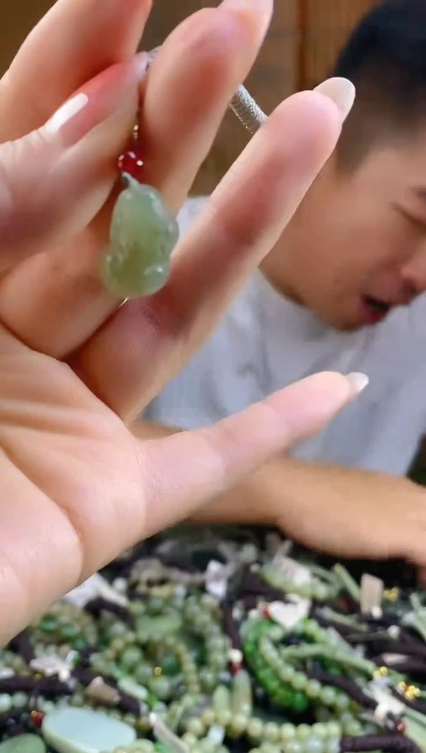 和田玉未镶嵌颈饰多样性发货，拍一发一