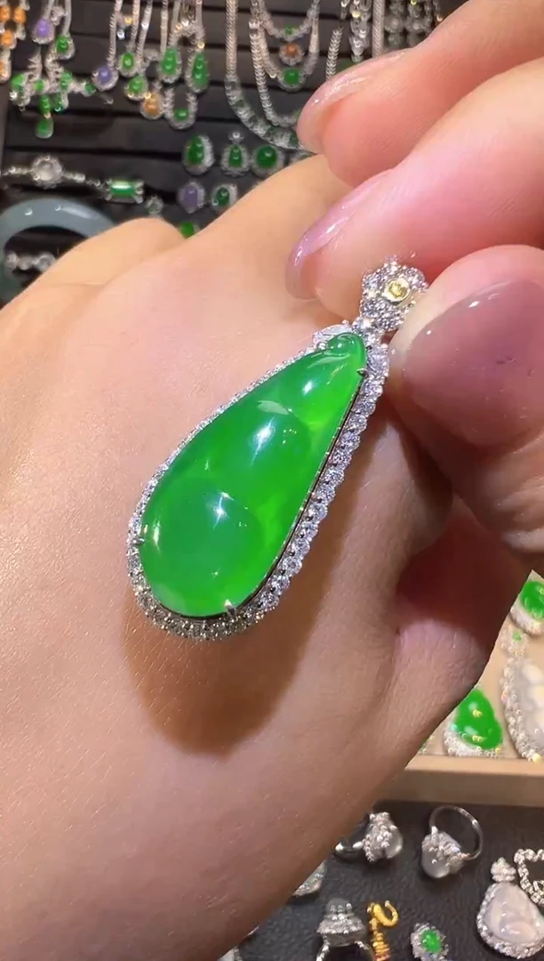 翡翠18K金镶嵌吊坠(不含链)豆子