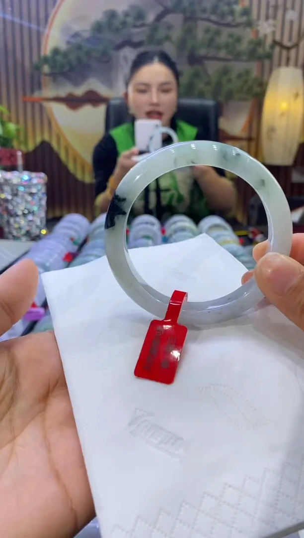 【闪购商品】翡翠手镯未镶嵌多人05670