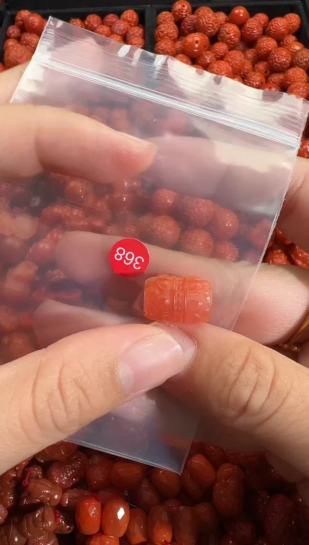 颈饰未镶嵌南红玛瑙1