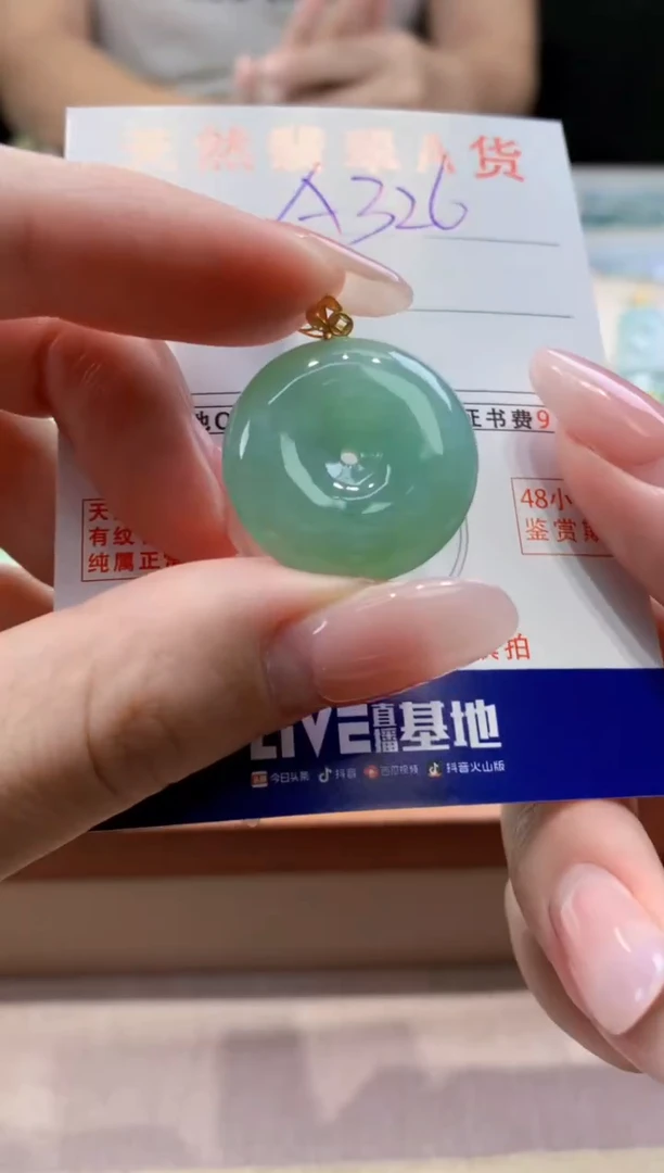颈饰18K金镶嵌翡翠天然缅甸a货翡翠