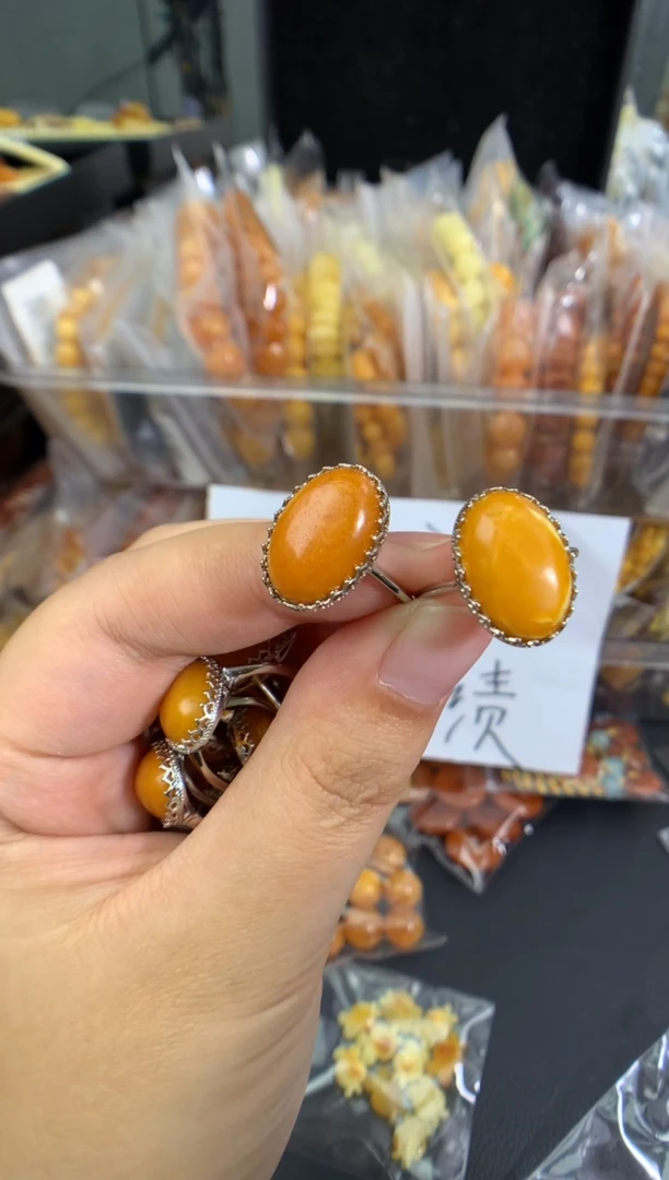 蜜蜡未镶嵌珠宝奇石多样性发一件