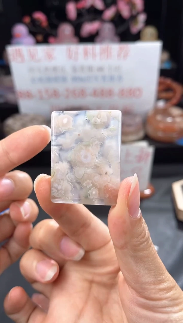 石英质玉手镯未镶嵌吊坠