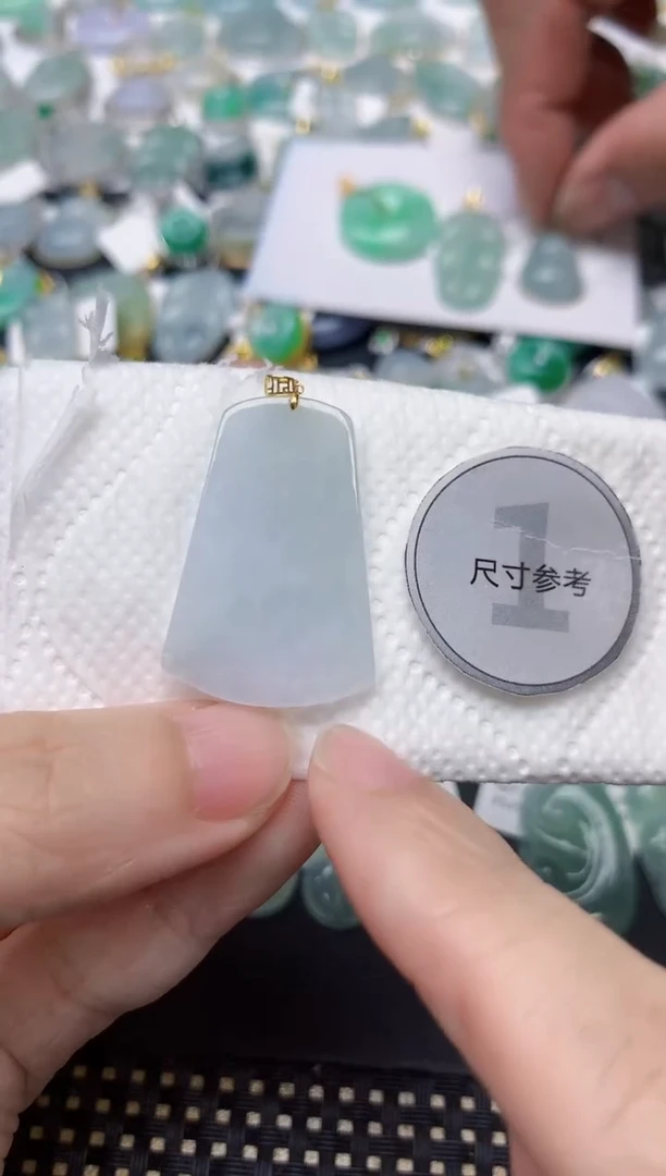 颈饰18K金镶嵌翡翠天然缅甸A货翡翠