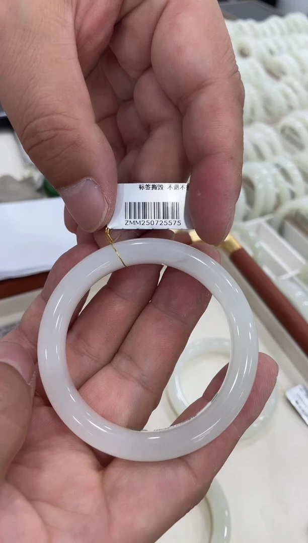 未镶嵌手镯和田玉52-53圈口 5575