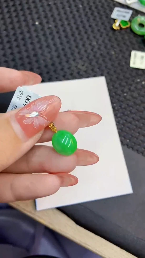 颈饰18K金镶嵌翡翠1