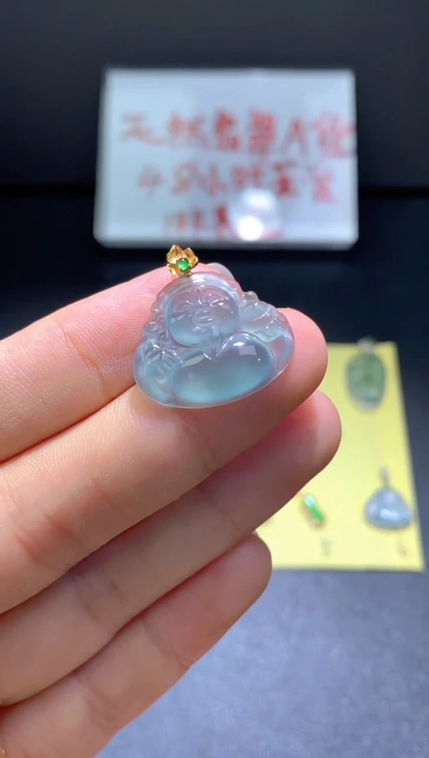 翡翠18K金镶嵌颈饰翡翠吊坠