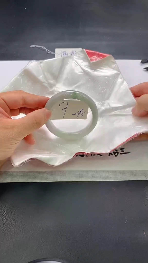 翡翠手镯未镶嵌3